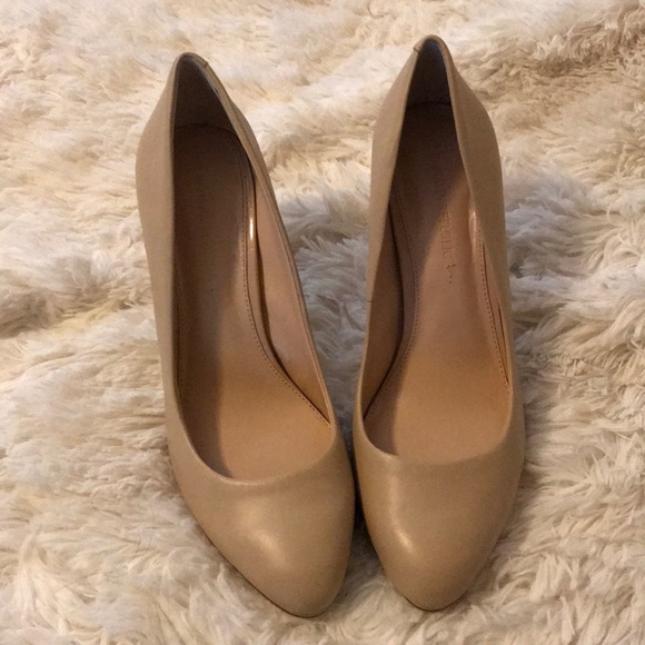 banana republic nude heels